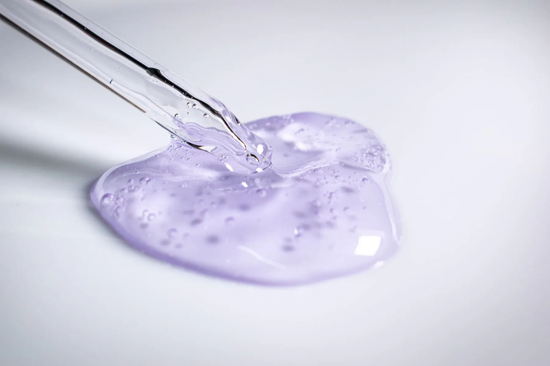Pipette dispensing a translucent cosmetic gel formulation